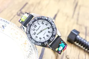 Montre quartz enfant bracelet dessin animé mignon étudiant étanche lumineuse garçon fille