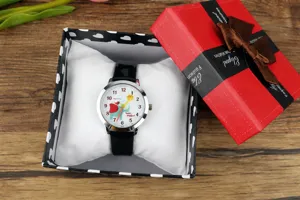 Orologio al quarzo per bambini con quadrante elefante carino, cinturino nero e confezione regalo.