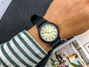Montre en nylon lumineuse pour enfants avec cadran échelle militaire 24h et bracelet noir