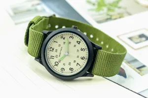 Montre militaire enfant bracelet nylon vert montre à quartz lumineuse échelle 24h