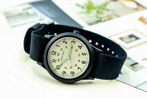 Montre Bracelet Nylon Lumineuse Enfant 24 Heures Militaire Quartz Cadran Noir Mat