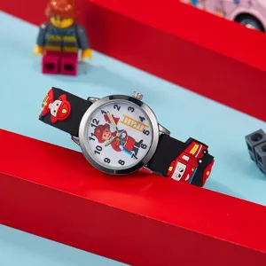 Montre à quartz pour enfants motif pompier avec bracelet 3D et chiffres clairs.