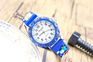 Montre à quartz pour enfants bracelet de bus scolaire mignon étanche pour garçons et filles cadeau