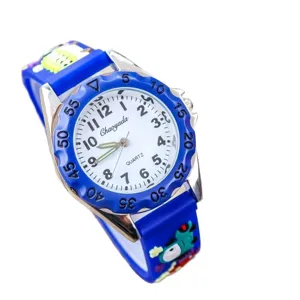 Montre à quartz lumineuse pour enfants, bracelet bus scolaire, vue principale sur fond blanc net.