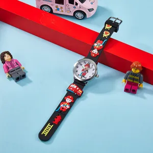 Montre quartz pompier lumineuse enfant avec bracelet noir et cadran dessin animé pour garçons.
