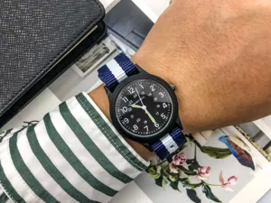 Men nylon strap tactical watch detail view, casual outdoor military timepiece with clear dial.