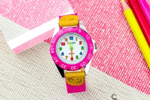 Kinderen quartz horloge roze bezel kleurrijke cijfers canvas bandje casual stijl voor kids