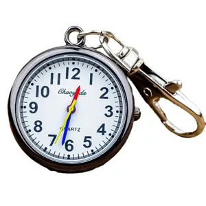 Montre gousset infirmière avec chiffres clairs et aiguilles colorées pratiques.