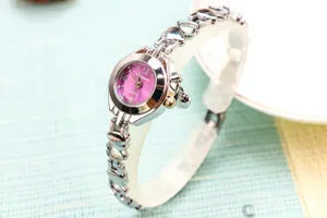 Montre quartz femme cœur creux tendance étudiante cadran rose délicat petit accessoire