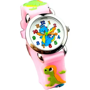 Simpatico orologio 3D dinosauro per bambini con cinturino in silicone rosa e quadrante.