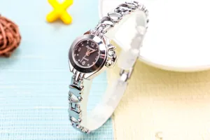 Femme creux cœur chaîne montre quartz mode étudiant petit bracelet montre élégant