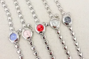 Montre quartz femme chaîne cœur creux mode étudiant bracelet délicat petite montre