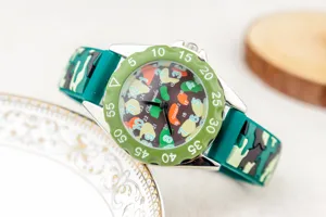 Kinder quartz horloge met groene camouflage band en bezel, perfect voor jongens en dagelijks.