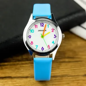 Orologio al quarzo per bambini con numeri colorati e cinturino azzurro per imparare l'ora.