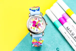 Cute 3D butterfly kids watch with colorful numbers, perfect quartz gift for little girls.