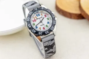 Kinderhorloge jongens quartz analoge camo band kleurrijke wijzerplaat horloge