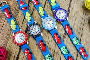 Children 3D cartoon racing car quartz watch with silicone strap, cute kids gift timepiece.