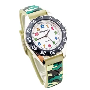 Kinder camouflage quartz horloge met kleurrijke cijfers en comfortabele siliconen band.