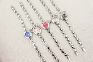 Élégant ensemble de montre à quartz lien cœur mode femme avec plusieurs cadrans couleur.