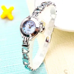 Montre quartz femme cœur creux élégante petite montre bracelet argentée principale