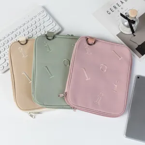 Koreaanse stijl tablet schoudertas en gewatteerde laptop sleeve met prachtig design.