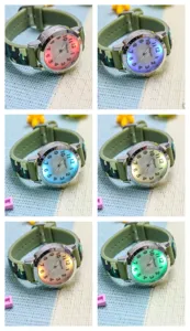 Orologio elettronico luminoso per bambini con retro LED colorato e cinturino in silicone.
