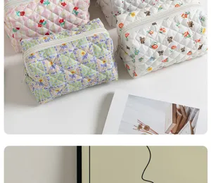 Borsa per cosmetici trapuntata a fiori, custodia da viaggio per trucco da donna.