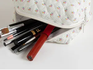 Borsa per cosmetici trapuntata con stampa floreale, grande astuccio da viaggio per donna.