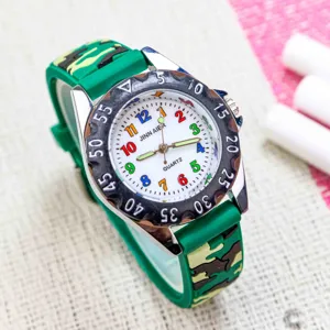 Kids 3D camouflage quartz watch for boys and girls, outdoor sports luminous hands timepiece.