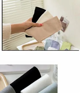 Vue détaillée de chaussettes unies pour femmes, matière douce, confortables en hiver.
