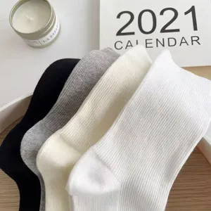 Bequeme einfarbige Waden-JK-Socken Detail, weicher dünner atmungsaktiver Stoff, vier klassische Farben.