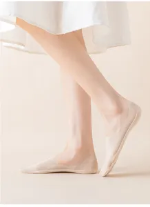 Womens ultra-thin ice silk invisible boat socks, comfortable non-slip design for summer.