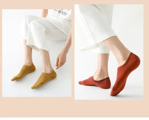 Comfortable low cut invisible boat socks for women, breathable cotton spring summer socks.