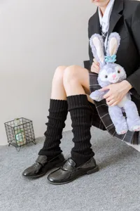 Y2K black knitted leg warmers detail shot, Japanese JK style winter warm slouch socks.