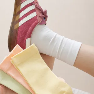Chaussettes Mi-Mollet Casual en Coton pour Femmes Couleur Unie Respirant Style Japonais Quotidien Doux Élastique
