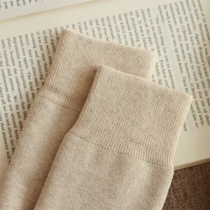 Verstärkte Herren-Frotteesocken aus Baumwolle in Beige mit gemütlichem Rippbündchen und Struktur.