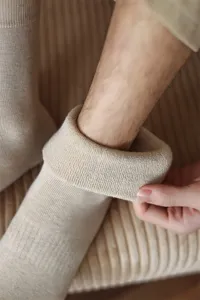 Herren dicke thermische Frotteesocken Detail, kuscheliges Fleecefutter fuer Winter.