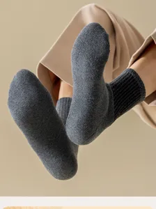 Thickened winter cotton terry crew socks for men, comfortable warm solid color mid tube socks.