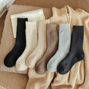 Herren dicke thermische Frottee-Crew-Socken, bequeme einfarbige Winter-Baumwollsocken.