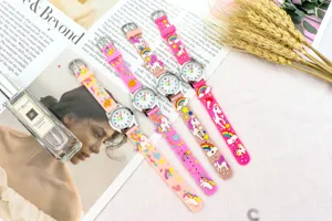 Montre quartz enfant mignonne bracelet silicone licorne colore fille vue detaillee