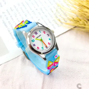 Montre quartz enfant joli papillon bracelet silicone bleu clair mode fille cadeau detail.