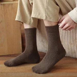 Herren dicke Baumwolle thermische Frottee Socken in Braun, gemütliche Herbst Winter Mode.