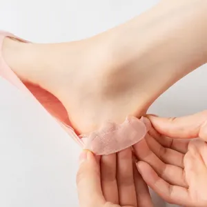 Anti-slip ice silk boat sock detail, showing 3D silicone heel grip and breathable mesh fabric.
