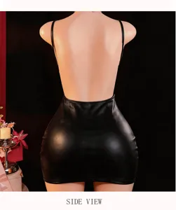 Vista posterior detallada de un sexy vestido corto de cuero PU negro sin espalda mujer