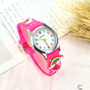 Jolie montre à quartz pour fille en silicone rose avec chiffres et motif licorne.