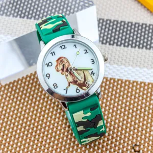 Orologio al quarzo con dinosauro per bambini con cinturino in silicone camouflage e numeri.