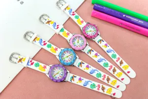 Bunte Kinder Zeichentrick Ozean Silikonarmband Quarzarmband mit niedlichen Meerestierfiguren.
