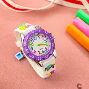 Kinder Quarzuhr mit weißem Ozean-Armband, bunten Zifferblattzahlen und lila Lünette.