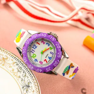 Kinder Quarzarmbanduhr mit Ozean Thema Cartoon Armband, bunten Zahlen und schöner lila Lünette.