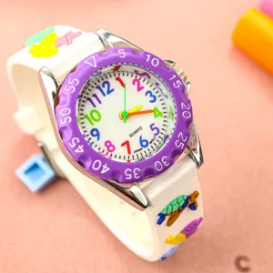 Orologio al quarzo per bambini con cinturino in silicone bianco e numeri colorati.